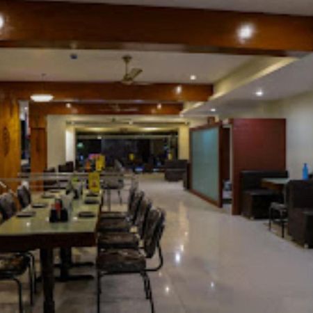 Hotel Vaibhav,Akola Kültér fotó