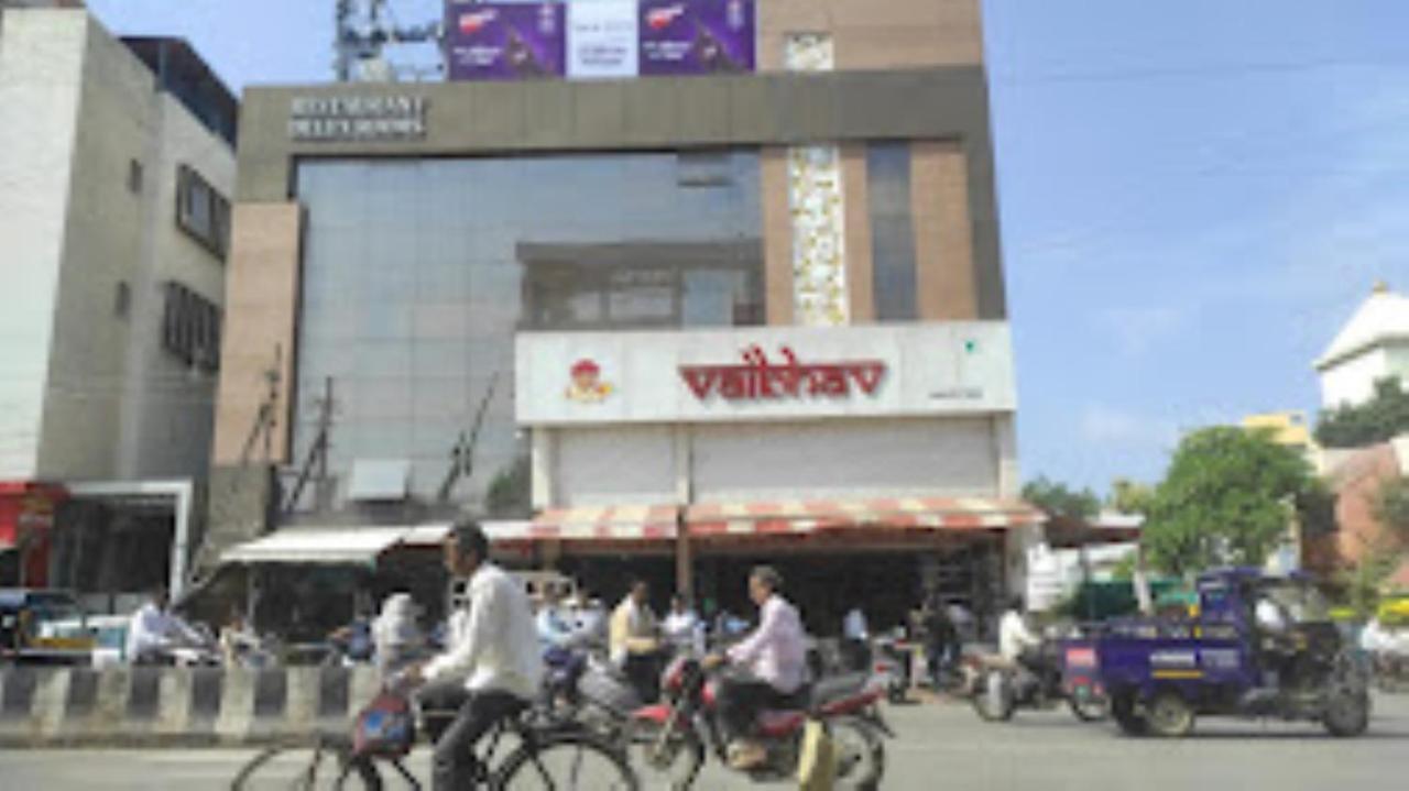 Hotel Vaibhav,Akola Kültér fotó