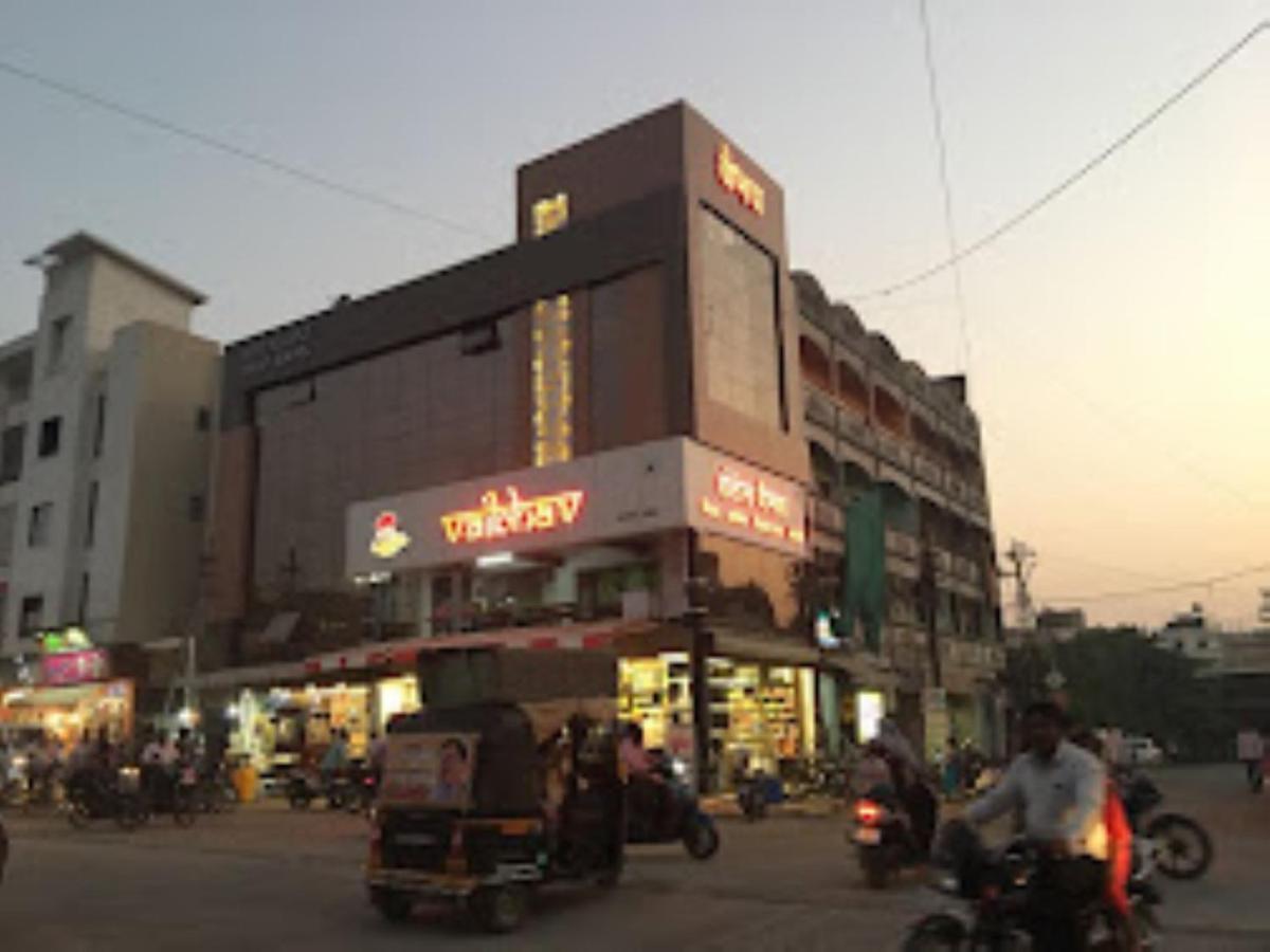 Hotel Vaibhav,Akola Kültér fotó