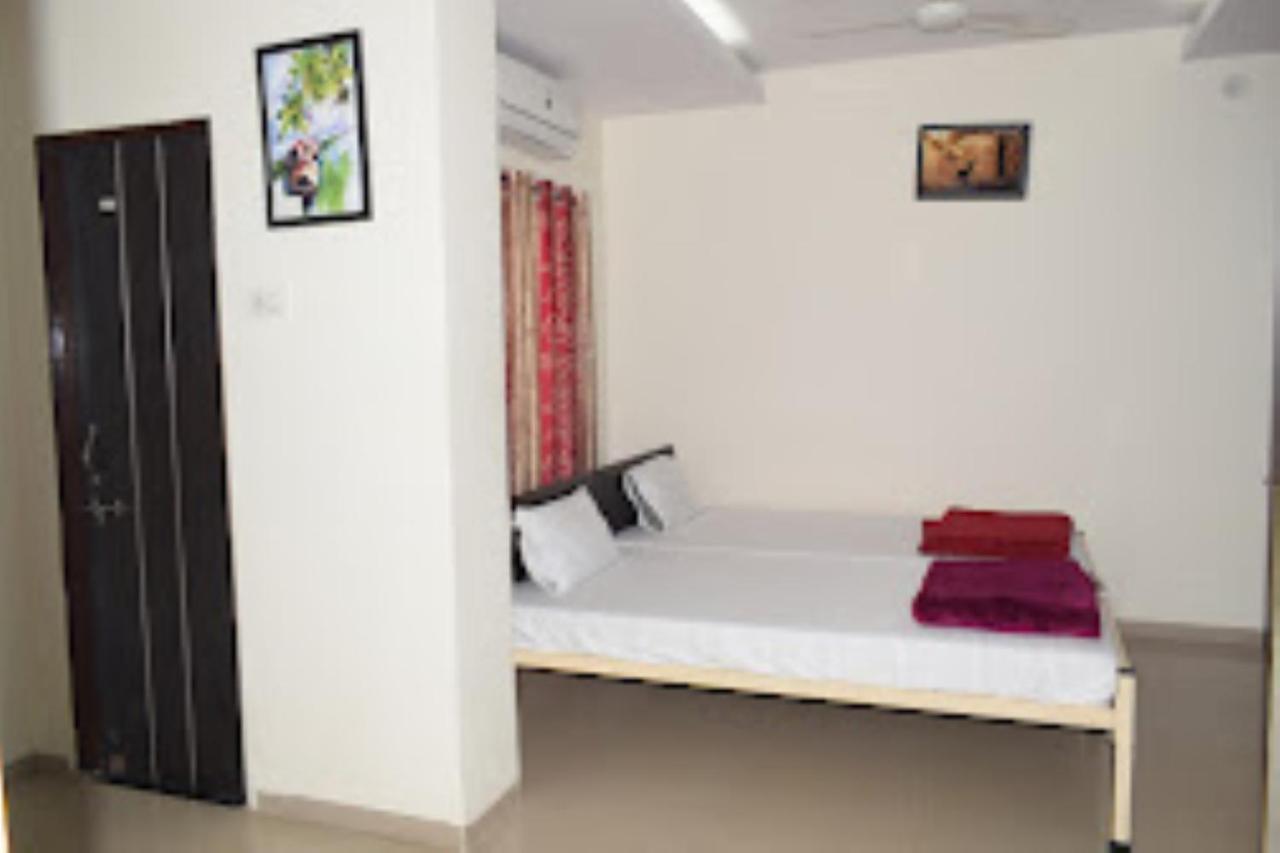 Hotel Vaibhav,Akola Kültér fotó
