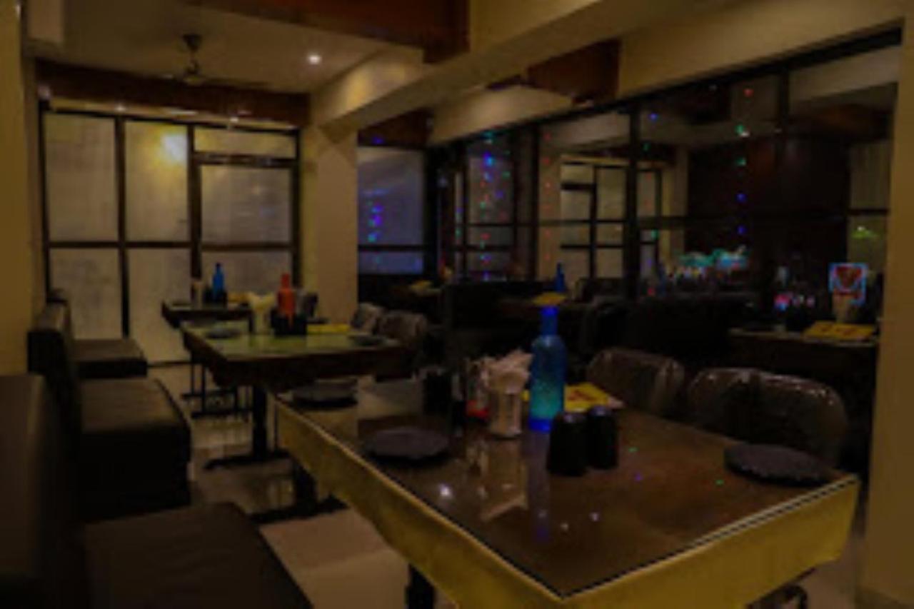 Hotel Vaibhav,Akola Kültér fotó