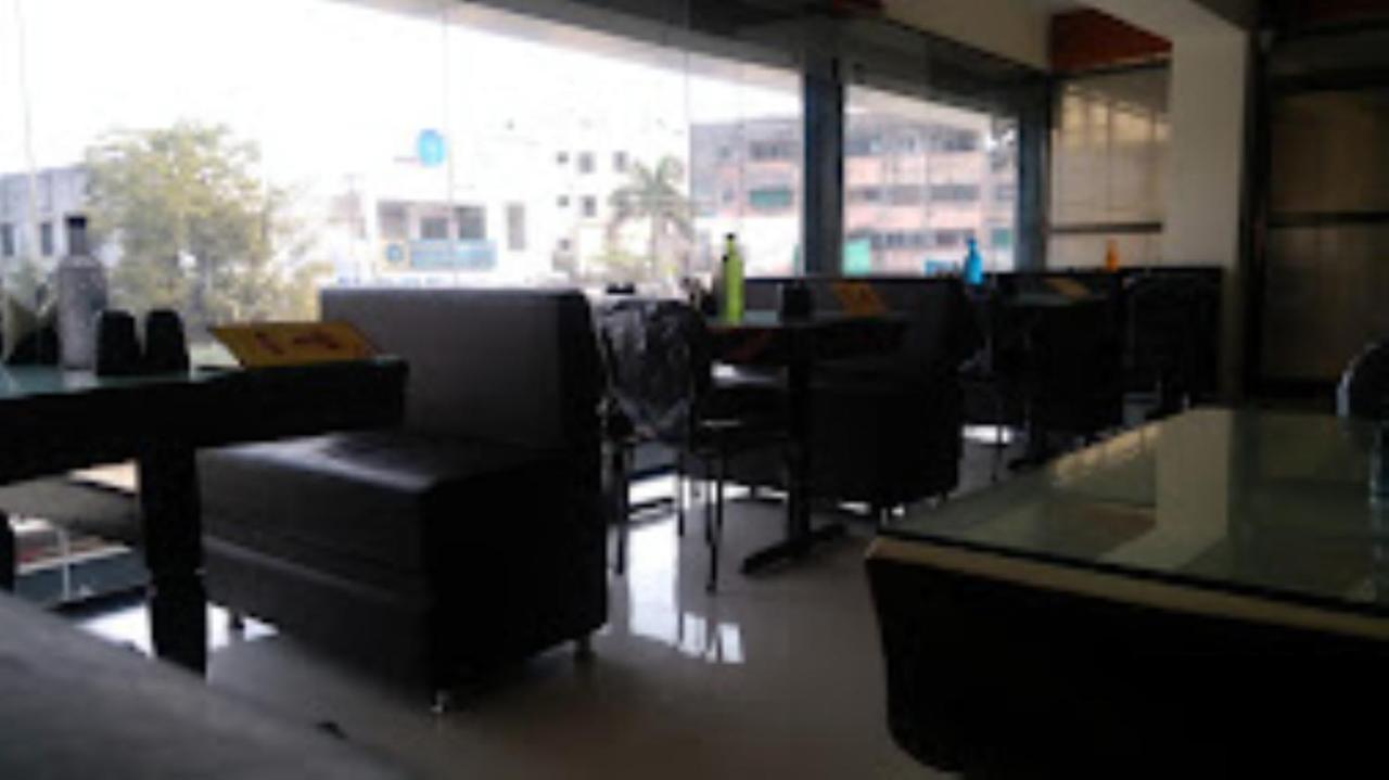 Hotel Vaibhav,Akola Kültér fotó