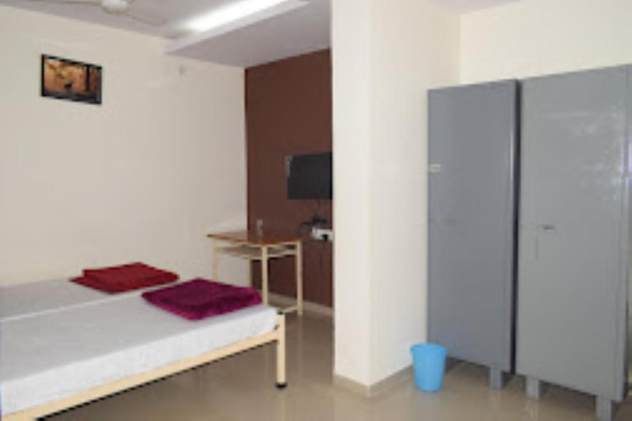 Hotel Vaibhav,Akola Kültér fotó