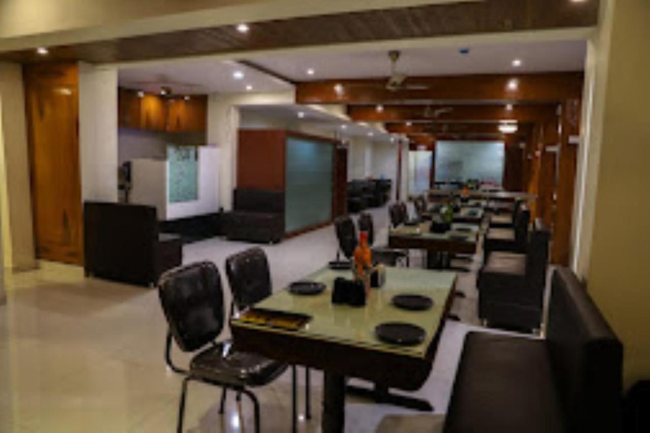 Hotel Vaibhav,Akola Kültér fotó