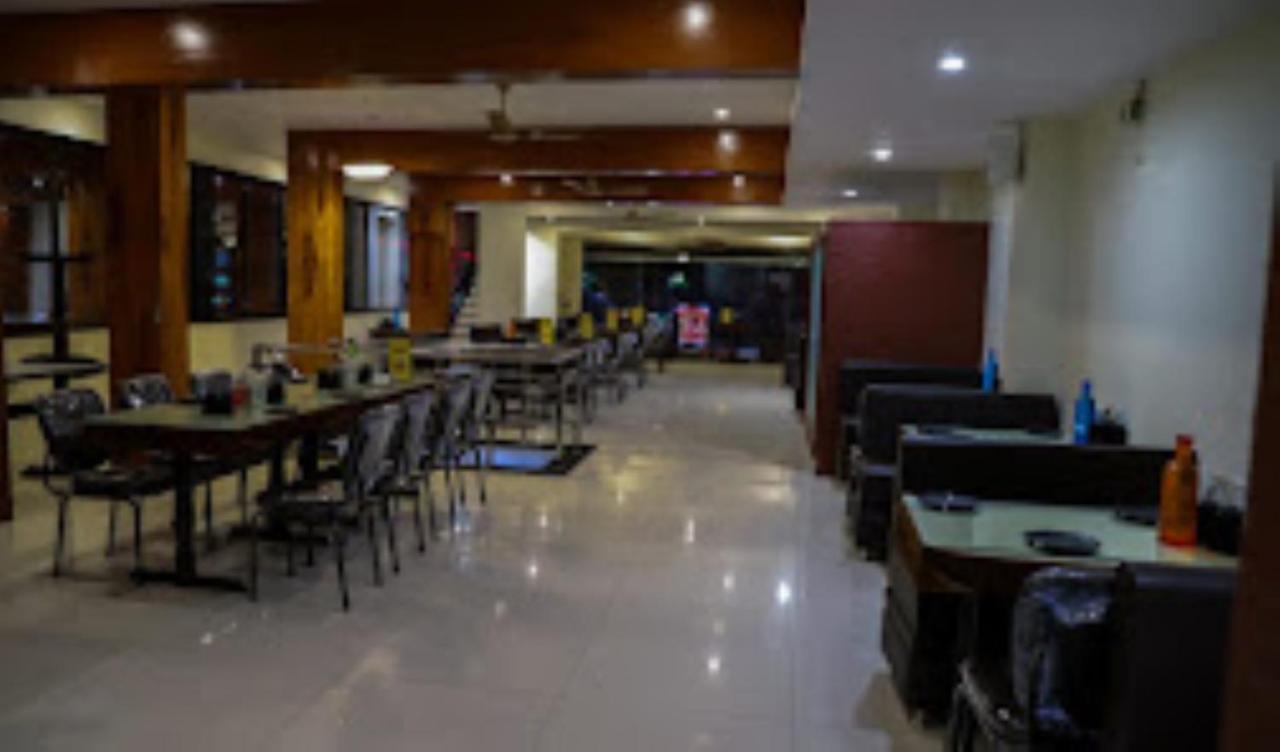 Hotel Vaibhav,Akola Kültér fotó