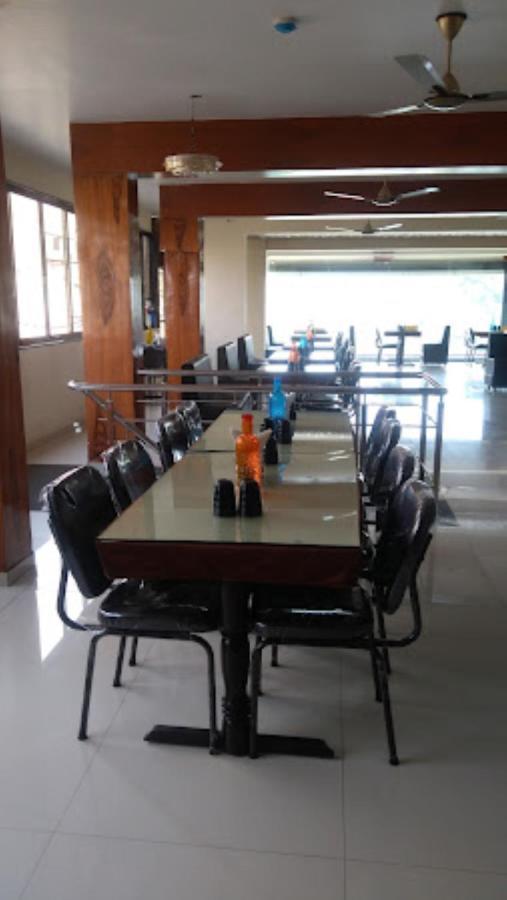 Hotel Vaibhav,Akola Kültér fotó